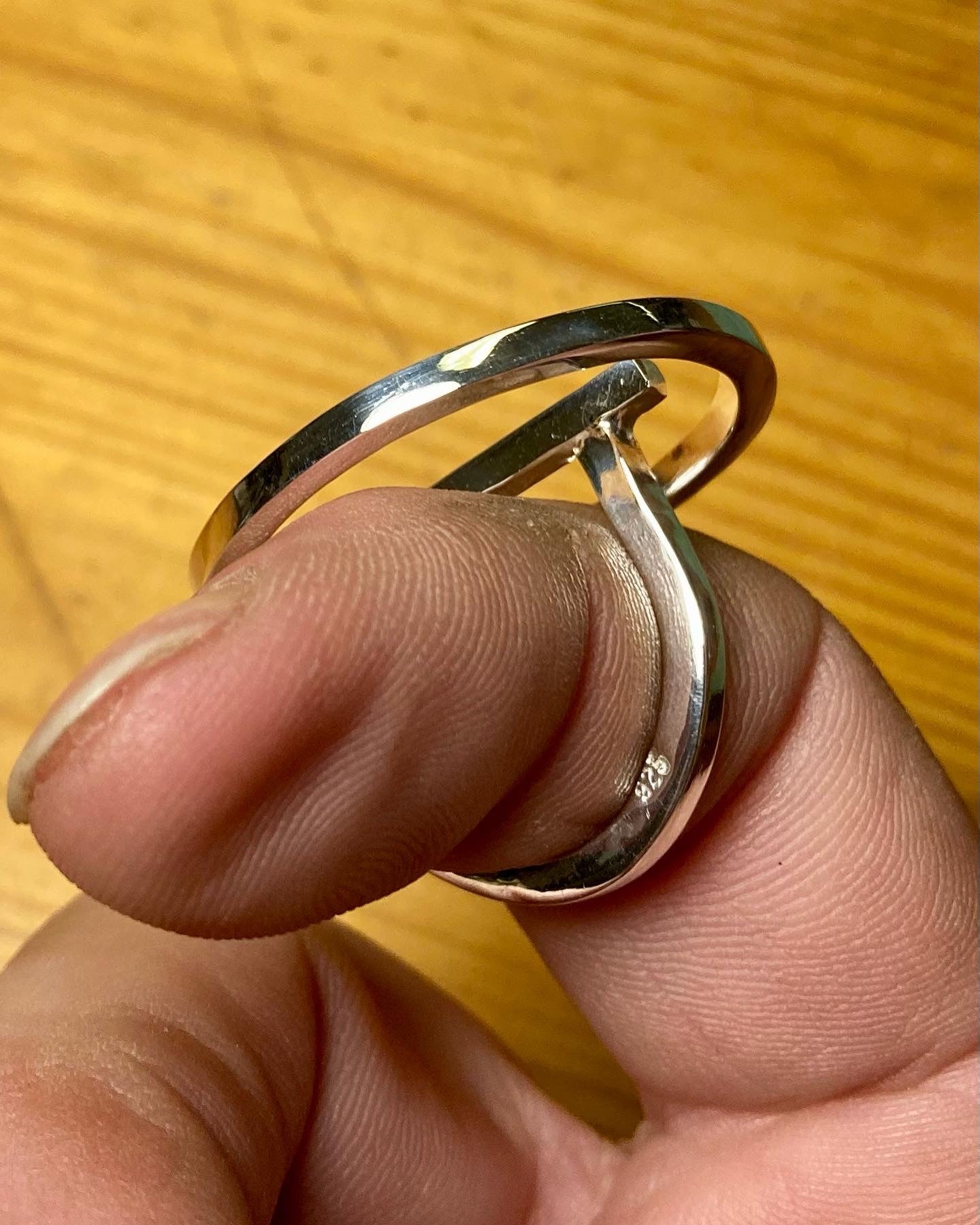 Circle-Bar Ring