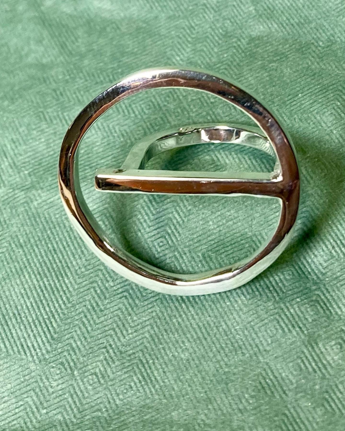 Circle-Bar Ring