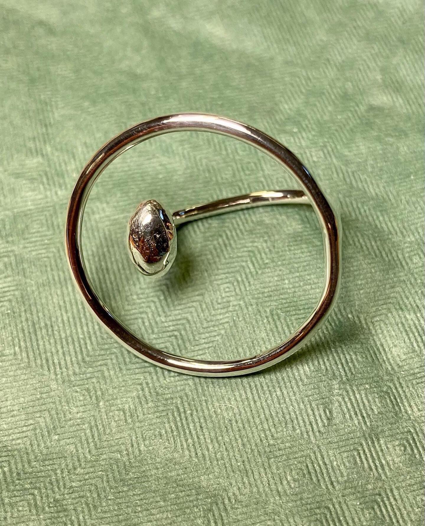Circle-Dot Ring