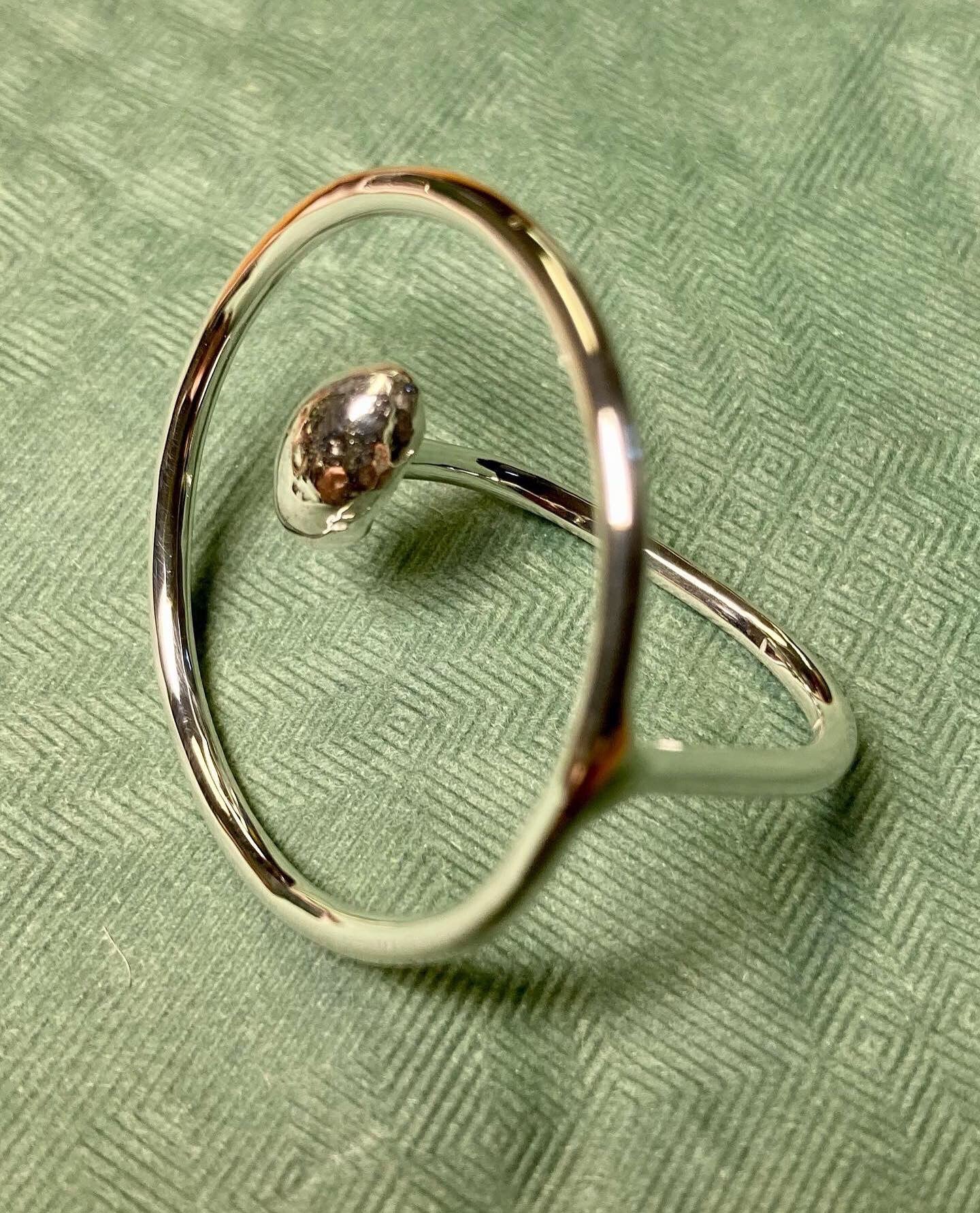 Circle-Dot Ring